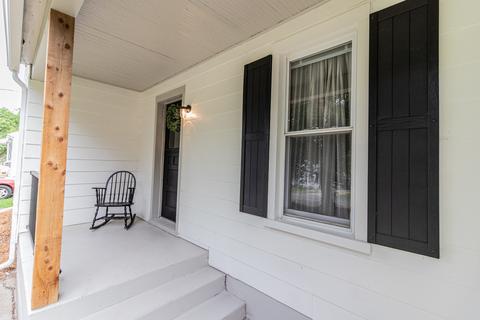 210 E Farnham St, Sheffield, IL 61361 photo 4