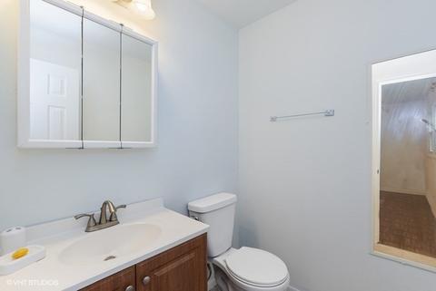 60 Devonshire Cir, Elgin, IL 60123 photo 9