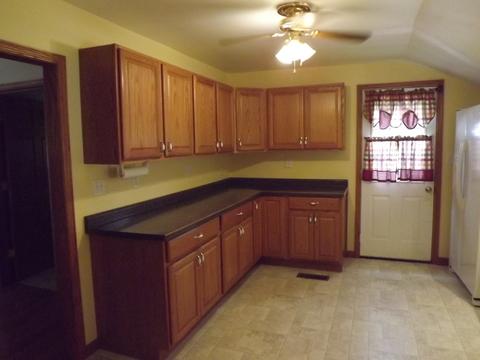 320 E Hickory St, Watseka, IL 60970 photo 3