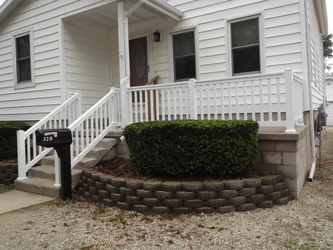320 E Hickory St, Watseka, IL 60970 photo 2