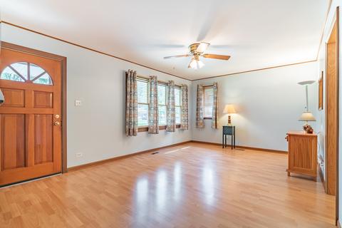 3608 Meadow Dr, Rolling Meadows, IL 60008 photo 3