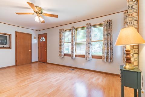 3608 Meadow Dr, Rolling Meadows, IL 60008 photo 2