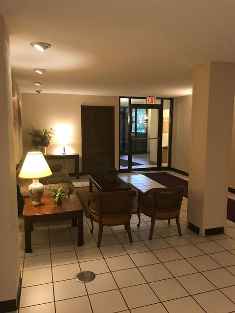 1500 Harbour Dr #4R, Wheeling, IL 60090 photo 2