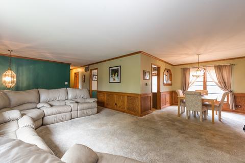 740 W Algonquin Rd, Hoffman Estates, IL 60192 photo 4