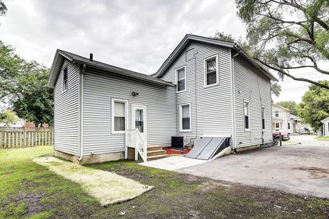 537 E Benton St, Aurora, IL 60505 photo 2