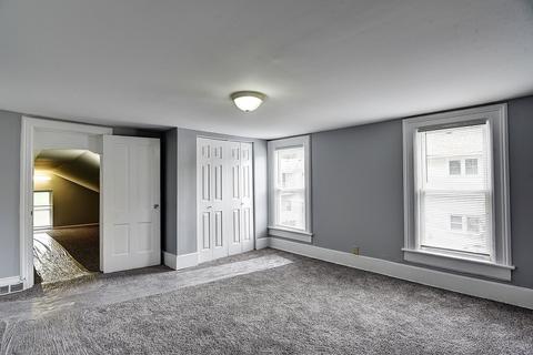 537 E Benton St, Aurora, IL 60505 photo 8