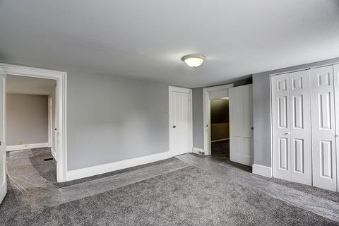 537 E Benton St, Aurora, IL 60505 photo 9