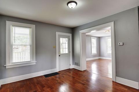 537 E Benton St, Aurora, IL 60505 photo 13