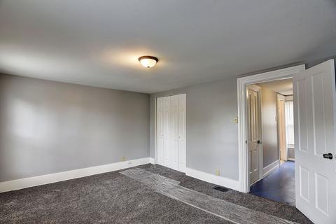 537 E Benton St, Aurora, IL 60505 photo 5