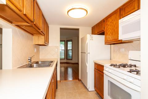 1296 Gloucester Cir, Carol Stream, IL 60188 photo 4