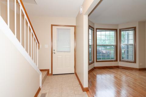 1296 Gloucester Cir, Carol Stream, IL 60188 photo 2