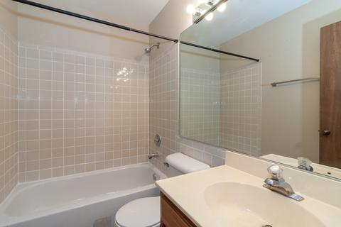 1296 Gloucester Cir, Carol Stream, IL 60188 photo 8