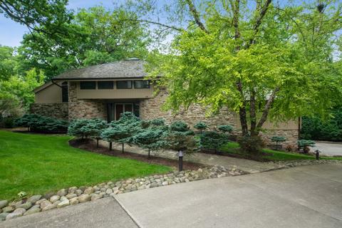 122 Oak Ridge Dr E, Burr Ridge, IL 60527 photo 1