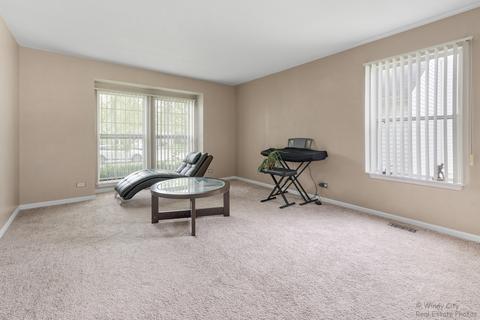 176 Dickens Trl, Elgin, IL 60120 photo 2