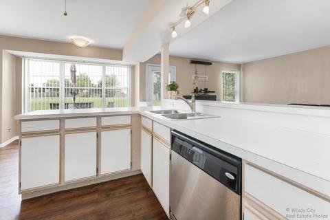 176 Dickens Trl, Elgin, IL 60120 photo 6