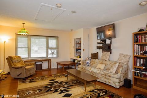 1660 Dennison Rd, Hoffman Estates, IL 60169 photo 12