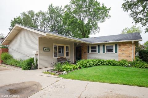 1660 Dennison Rd, Hoffman Estates, IL 60169 photo 2