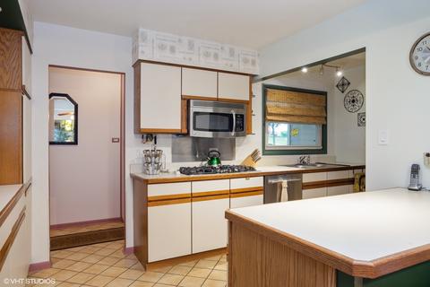 1660 Dennison Rd, Hoffman Estates, IL 60169 photo 6