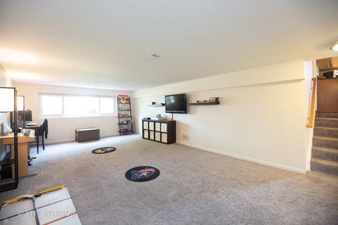 321 Pinehurst Dr, Des Plaines, IL 60016 photo 8