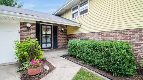 15230 S Meadow Ln, Plainfield, IL 60544 photo 2