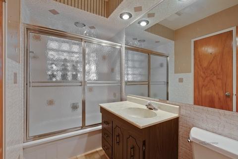 3719 Bluebird Ln, Rolling Meadows, IL 60008 photo 12