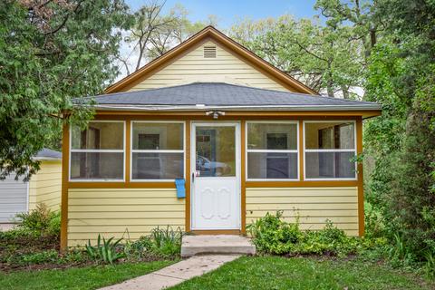 706 Goethe St, Elgin, IL 60123 photo 1
