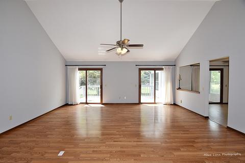 1110 Emerald Dr, Aurora, IL 60506 photo 4