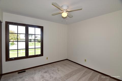 1110 Emerald Dr, Aurora, IL 60506 photo 12