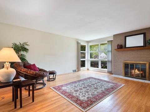 8 Washington St, Glenview, IL 60025 photo 2