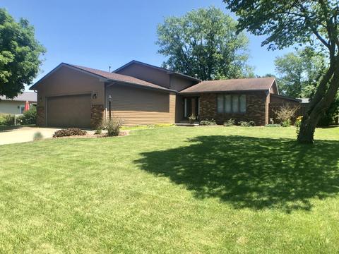 1020 Oakcrest Dr, Rantoul, IL 61866 photo 1