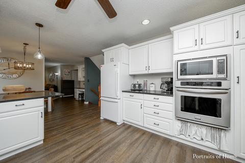 102 Crest View Ct, Minooka, IL 60447 photo 4