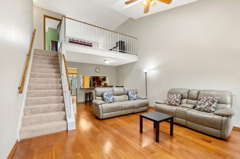 4571 Burnham Dr, Hoffman Estates, IL 60192 photo 9