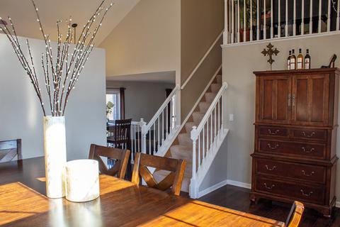 1070 Huron Ct, Elgin, IL 60120 photo 2