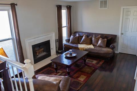 1070 Huron Ct, Elgin, IL 60120 photo 8