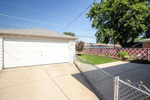 7726 Mcvicker Ave, Burbank, IL 60459 photo 2