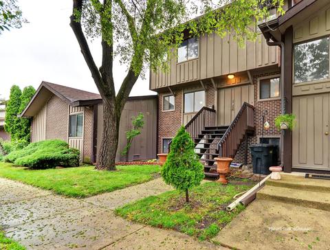 732 Circle Dr, Roselle, IL 60172 photo 2