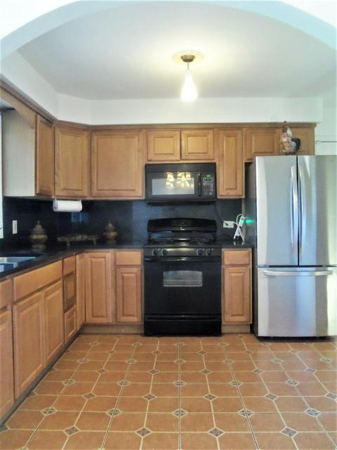1318 Dakota Dr, Elgin, IL 60120 photo 2