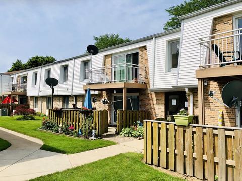 4710 Euclid Ave #2B, Rolling Meadows, IL 60008 photo 2