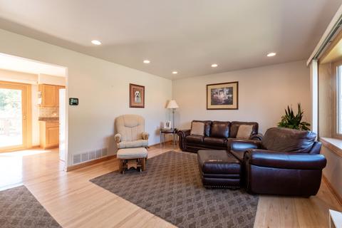 1197 Princeton Dr, Bartlett, IL 60103 photo 2