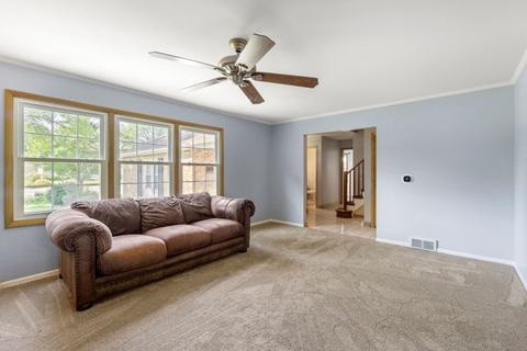 542 E Carpenter Dr, Palatine, IL 60074 photo 3