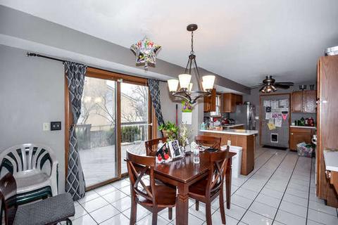 895 Red Oak Ave, Addison, IL 60101 photo 13