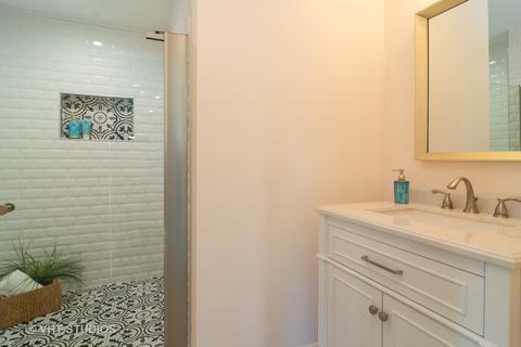 1450 Devonshire Ln, Hoffman Estates, IL 60169 photo 16