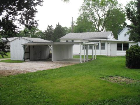 613 E North St, Clinton, IL 61727 photo 9