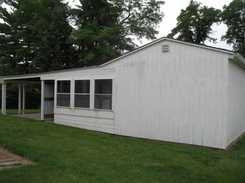 613 E North St, Clinton, IL 61727 photo 3