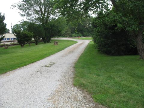 613 E North St, Clinton, IL 61727 photo 11