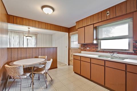 1013 Peace Dr, Wheeling, IL 60090 photo 4