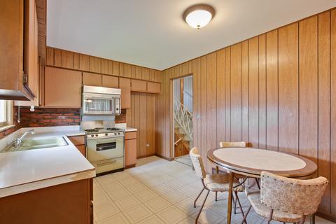 1013 Peace Dr, Wheeling, IL 60090 photo 3