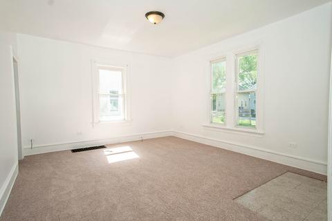 534 E Benton St, Aurora, IL 60505 photo 3