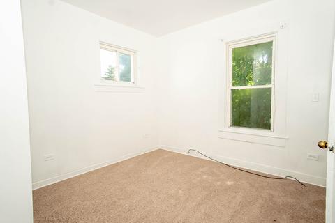 534 E Benton St, Aurora, IL 60505 photo 2