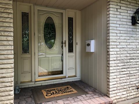 1633 Gamon Rd, Wheaton, IL 60189 photo 2